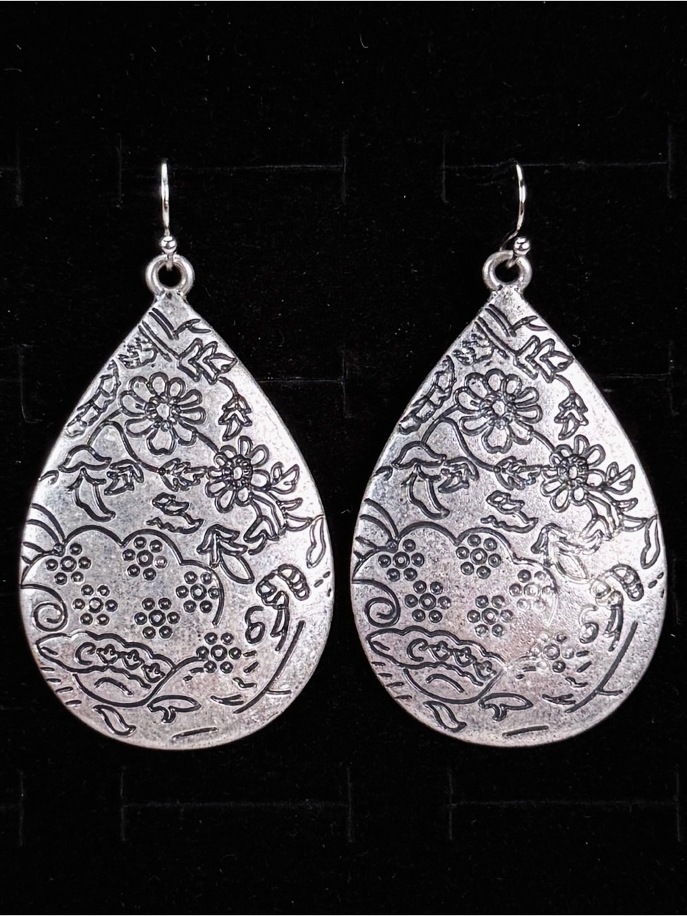 Vintage weighted etched flower Silvertone pierced earrings